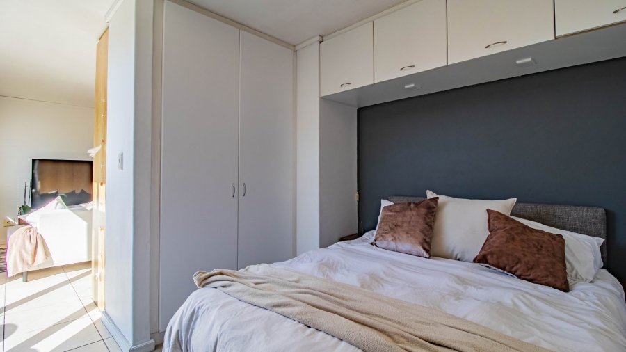 1 Bedroom Property for Sale in Wynberg Western Cape